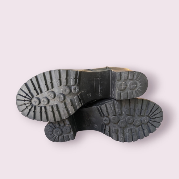 Black high heeled combat boot - Picture 4 of 4